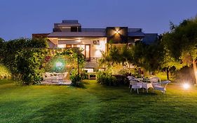 Stayvista At The Magnolia Farm With Indoor Pool & Jacuzzi Amritsar